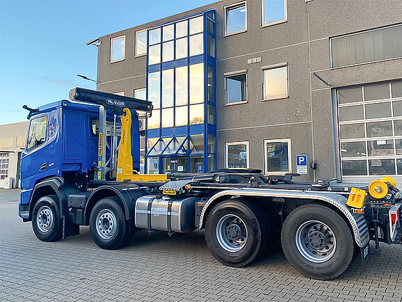 PALFINGER Abrollkipper mit Plane