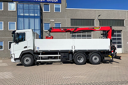 Pritschenaufbau mit Ladekran