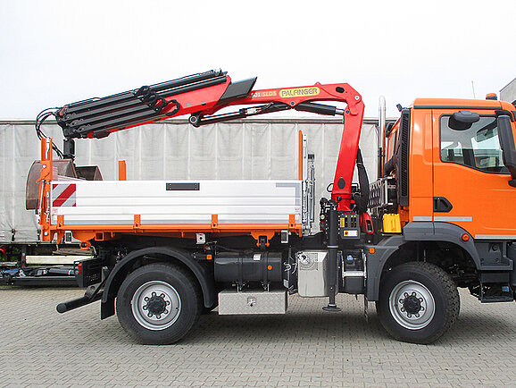 Kipper mit PALFINGER Ladekran