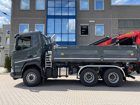 MEILLER Kipper mit PALFINGER Ladekran